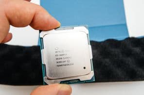 Nagy teljesítményű E5-1680 V4 Intel Xeon professzionális CPU processzor.