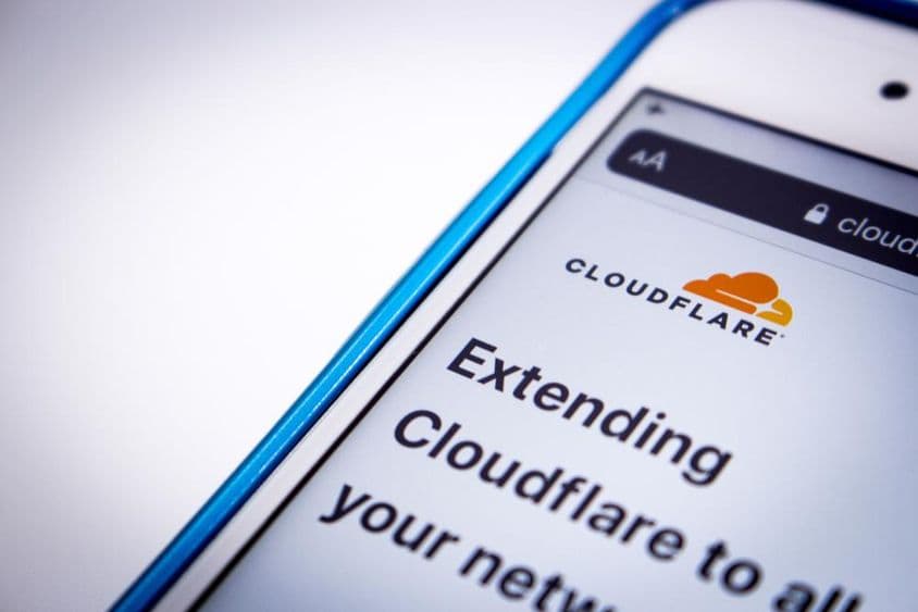 A Cloudflare, egy amerikai webes infrastruktúra és biztonsági vállalat logója.