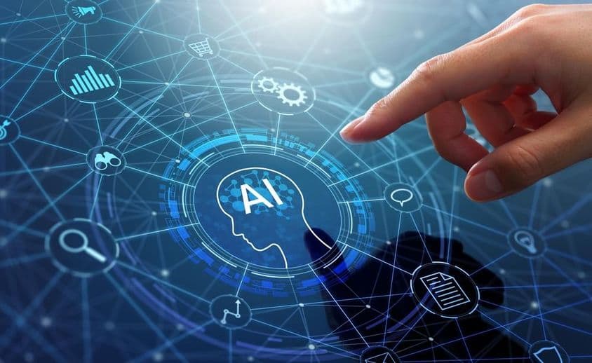 Robotfolyamatok automatizálása és adatelemzés.