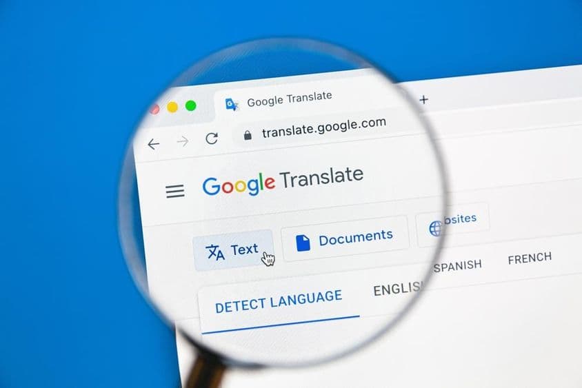 Google Fordító weboldal egy számítógép képernyőjén.