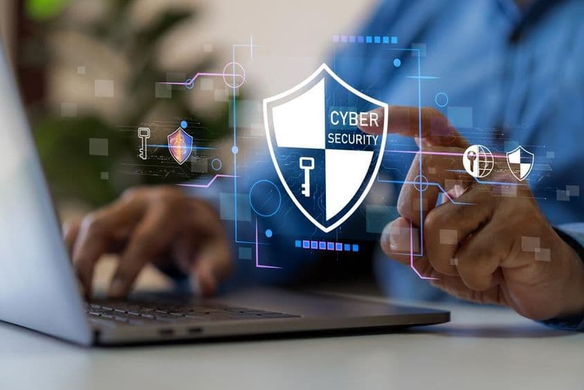 Kiberbiztonság és adatvédelem lakat.