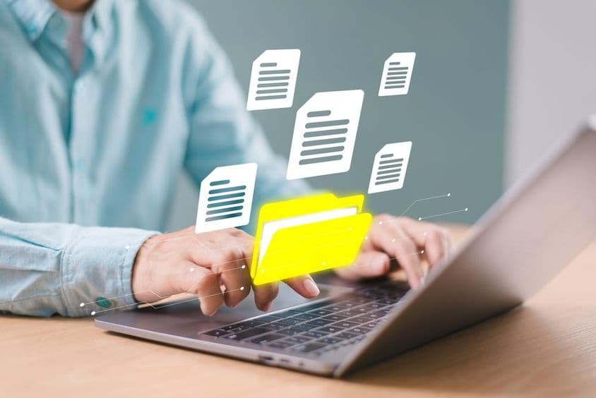 Felhőalapú biztonsági mentési adatok letöltésének kezelése.