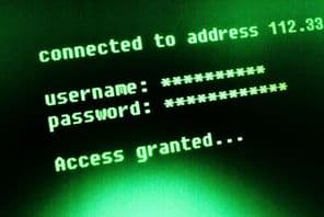 A zöld képernyős számítógép-monitoron a „csatlakozva ehhez a címhez” üzenet jelenik meg hamis IP-címmel.