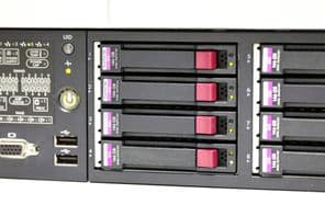 Számítógép szerver hot plug tároló panelje.