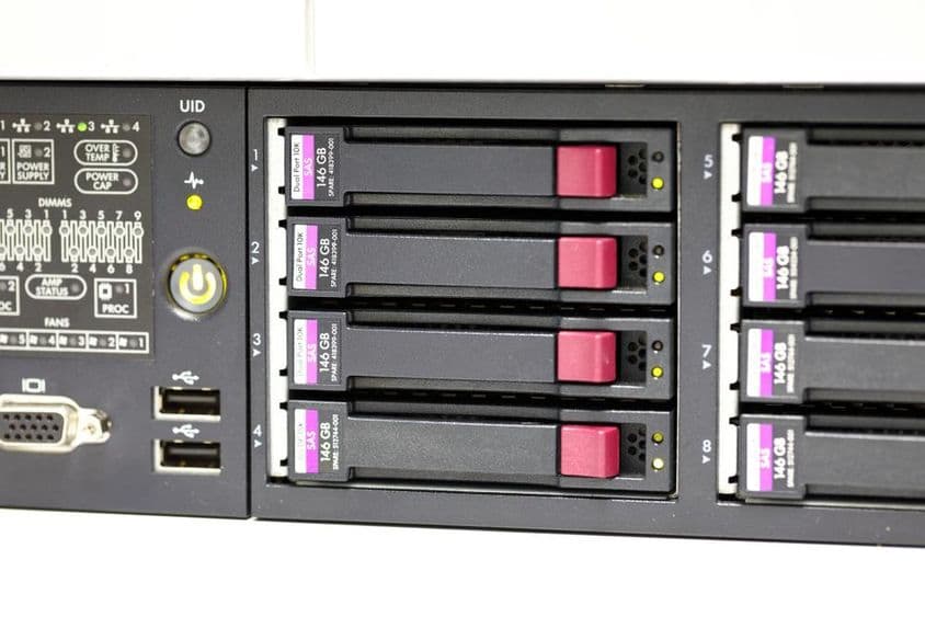 Számítógép szerver hot plug tároló panelje.