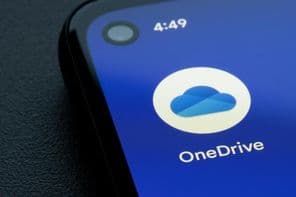 Microsoft OneDrive alkalmazás ikonjának közeli képe.