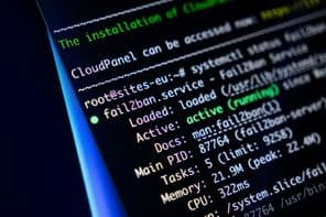 A monitornézet aktív fail2ban szolgáltatási állapotot mutat.