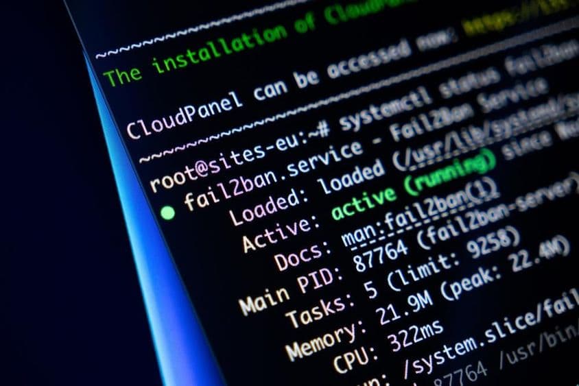 A monitornézet aktív fail2ban szolgáltatási állapotot mutat.