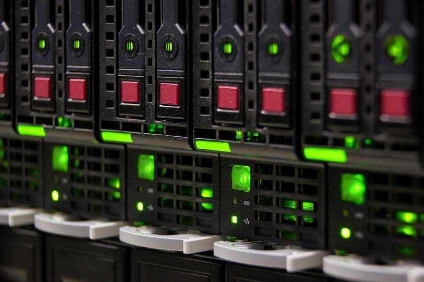 Nagy adatközpont nagysebességű szerver tárhely.